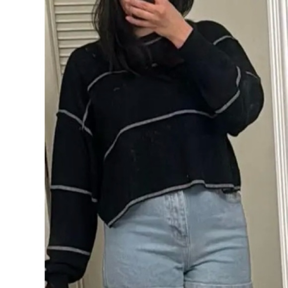 “Hollister” waffle cropped top w/raw edge & contrast stitching -jr sz L